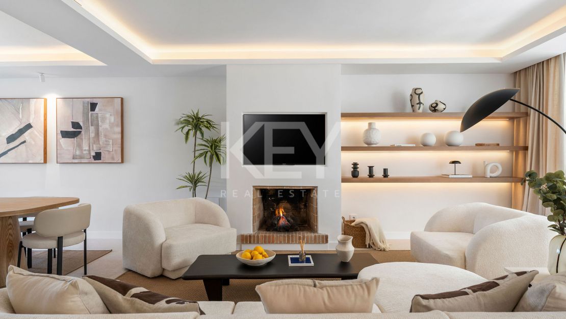 Golf-front renovated townhouse in a prime gated community in Los Olivos, Nueva Andalucia