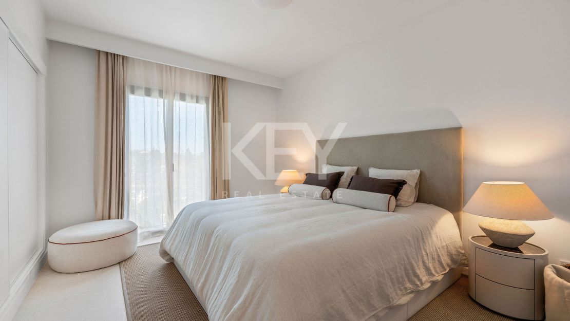 Golf-front renovated townhouse in a prime gated community in Los Olivos, Nueva Andalucia