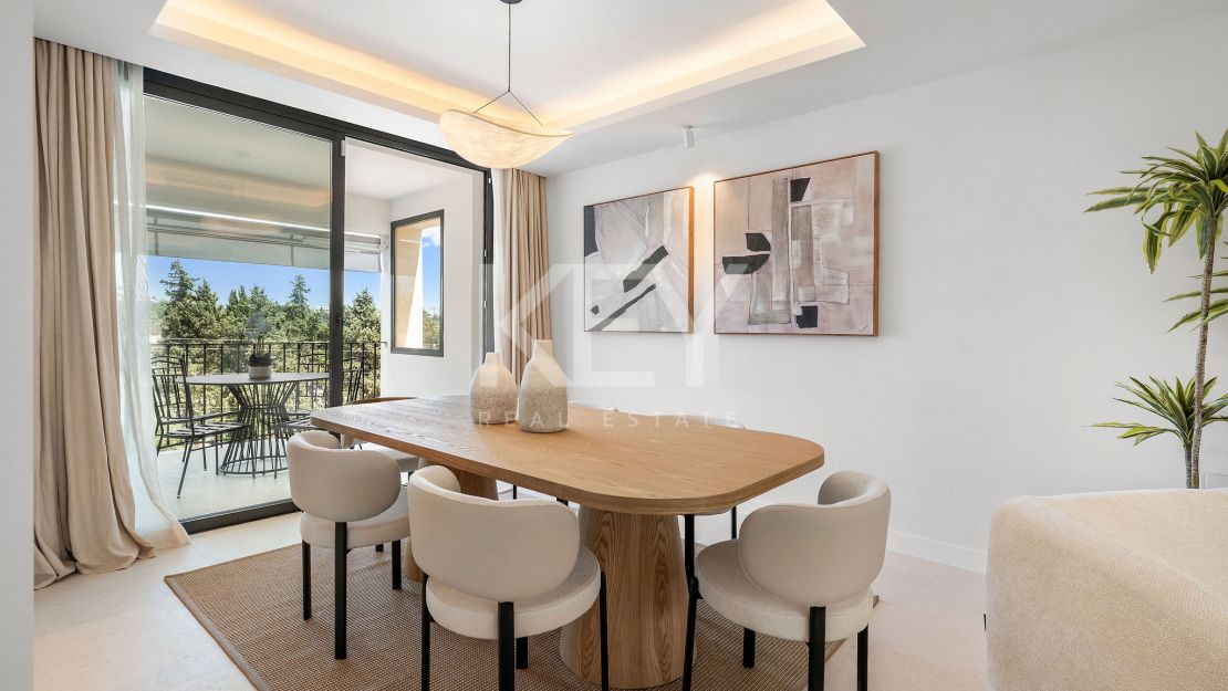 Golf-front renovated townhouse in a prime gated community in Los Olivos, Nueva Andalucia