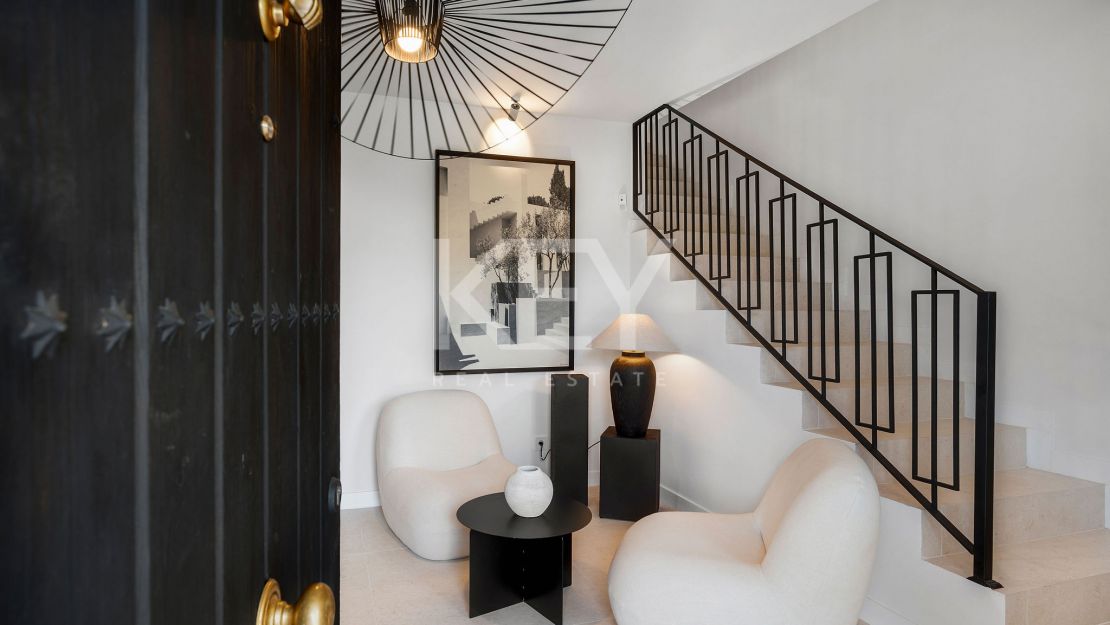 Golf-front renovated townhouse in a prime gated community in Los Olivos, Nueva Andalucia