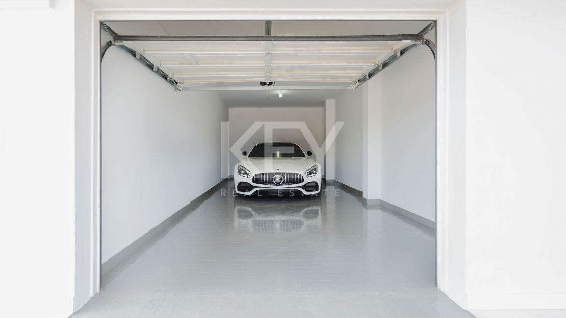 Golf-front renovated townhouse in a prime gated community in Los Olivos, Nueva Andalucia