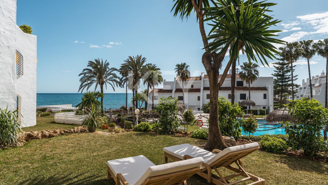 Frontline beach Apartment with Mediterranean charm on Coral Beach, Marbella Golden Mile