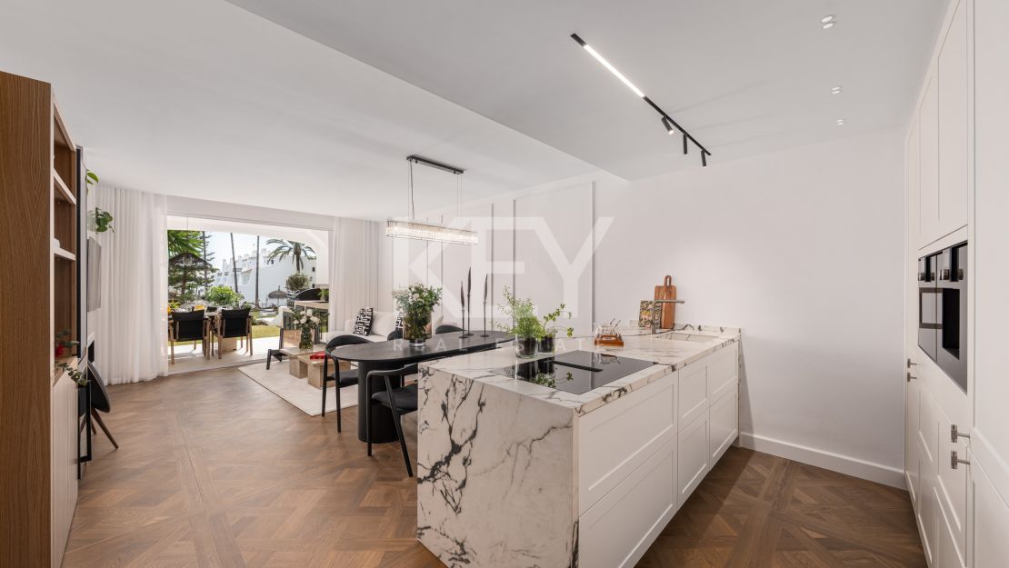 Frontline beach Apartment with Mediterranean charm on Coral Beach, Marbella Golden Mile