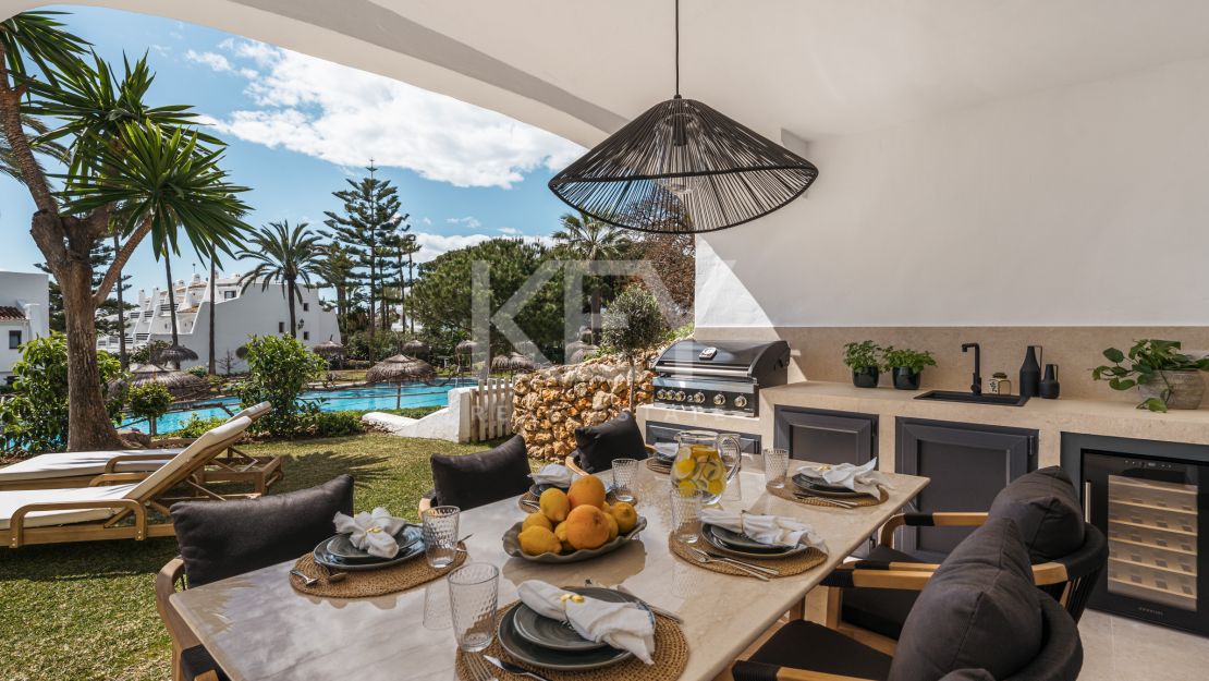 Frontline beach Apartment with Mediterranean charm on Coral Beach, Marbella Golden Mile
