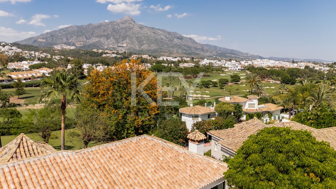 Андалузская вилла с видом на Ла Конча в Лас-Брисас, Нуэва Андалусия