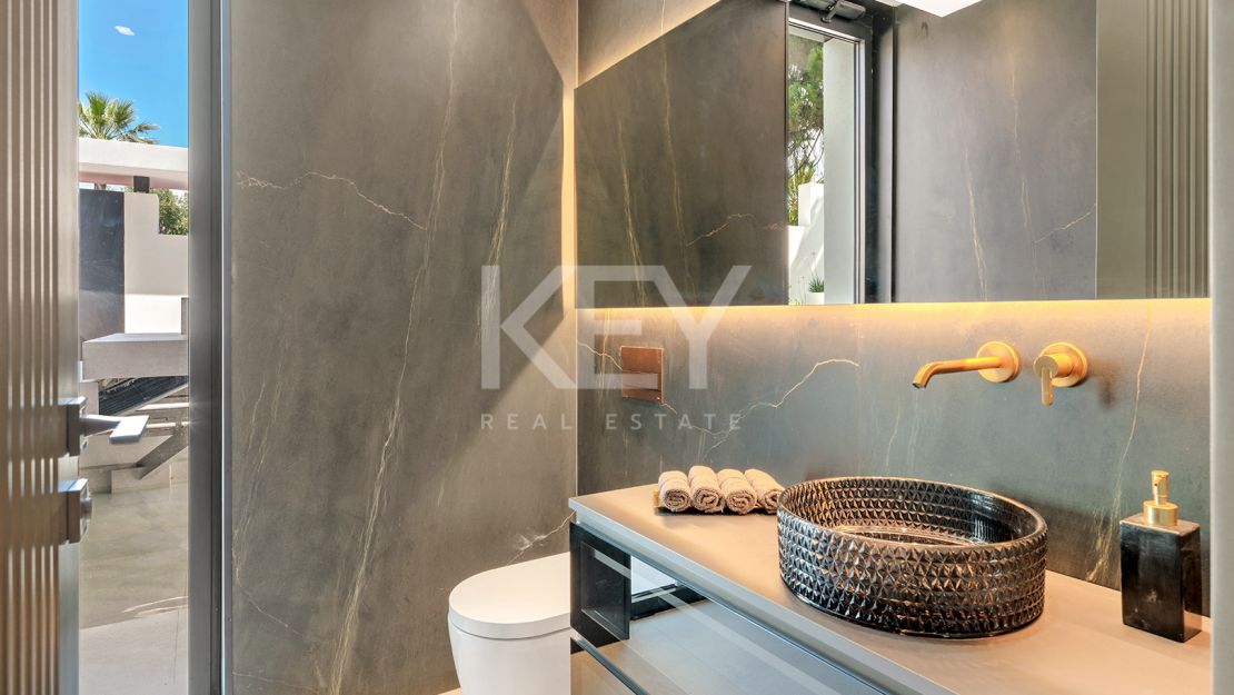 Андалузская вилла с видом на Ла Конча в Лас-Брисас, Нуэва Андалусия