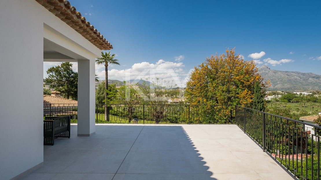 Андалузская вилла с видом на Ла Конча в Лас-Брисас, Нуэва Андалусия