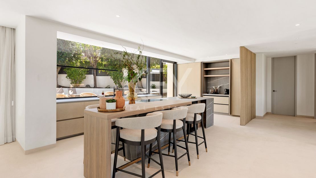 Андалузская вилла с видом на Ла Конча в Лас-Брисас, Нуэва Андалусия