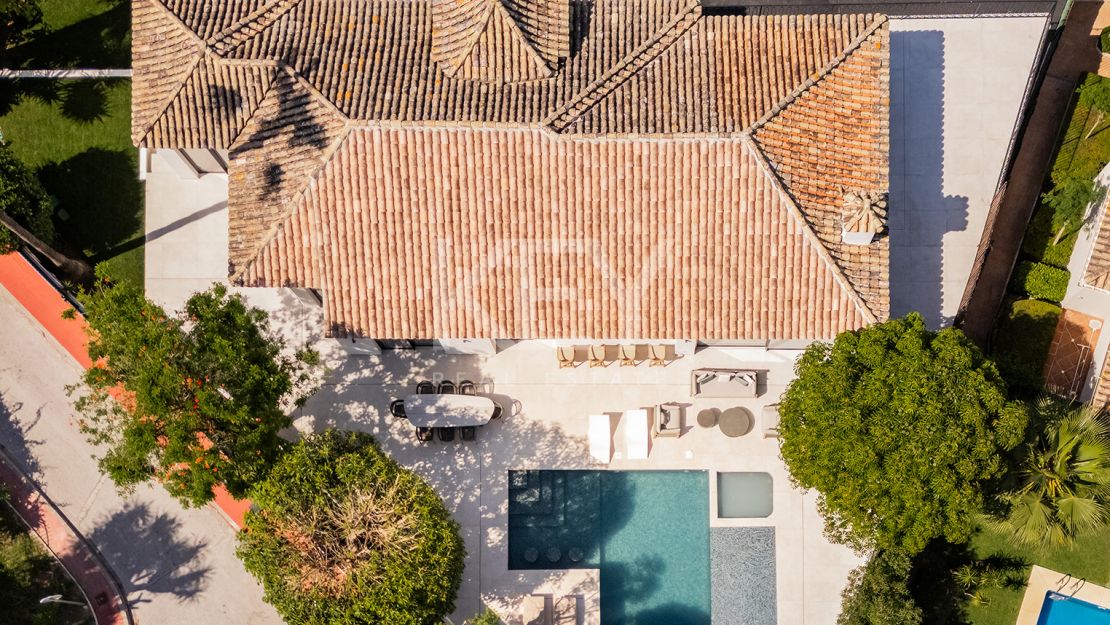 Андалузская вилла с видом на Ла Конча в Лас-Брисас, Нуэва Андалусия