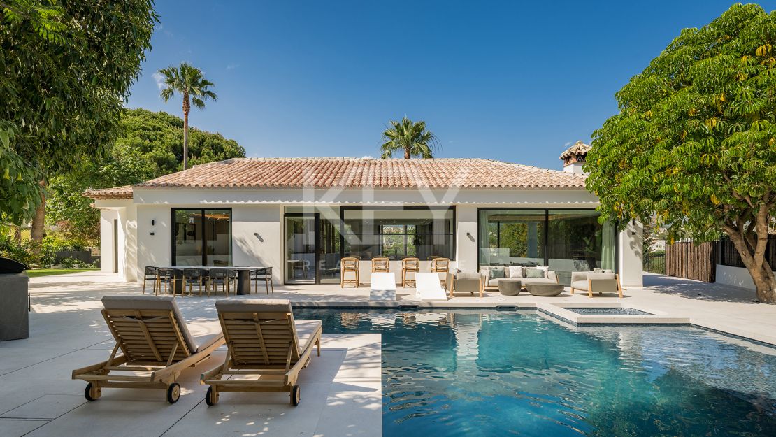 Andalusian charm Villa with La Concha views in Las Brisas, Nueva Andalucia