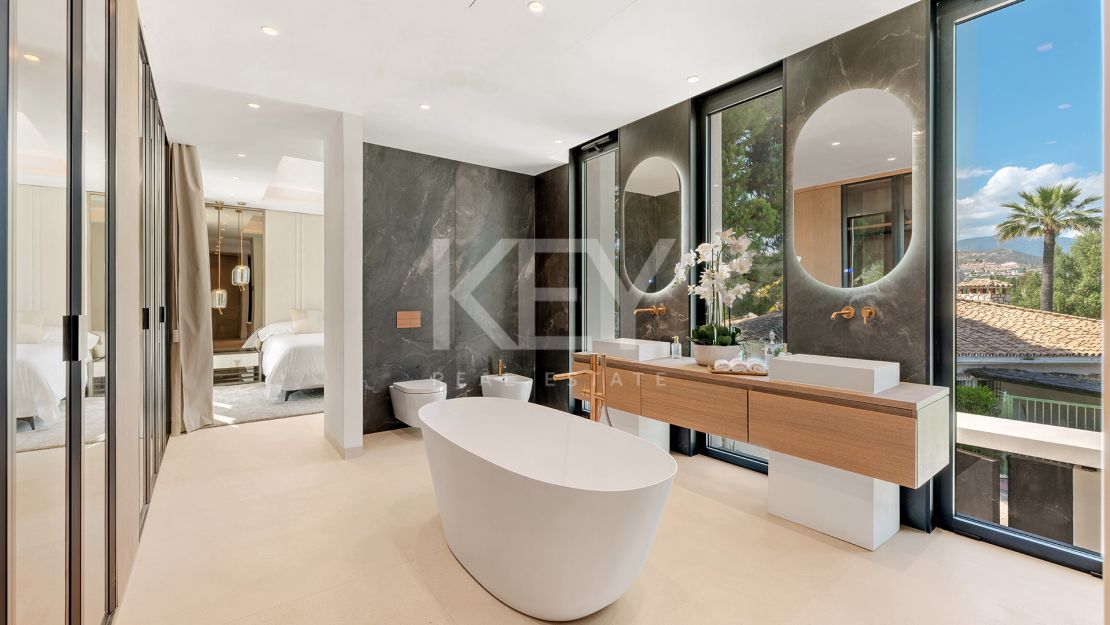 Андалузская вилла с видом на Ла Конча в Лас-Брисас, Нуэва Андалусия