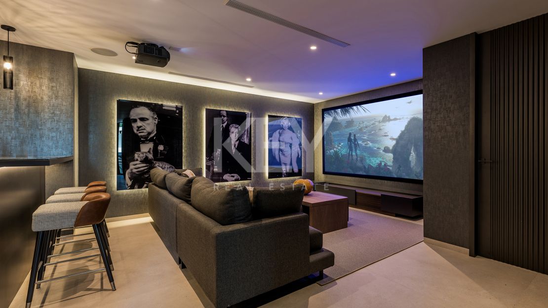 Андалузская вилла с видом на Ла Конча в Лас-Брисас, Нуэва Андалусия