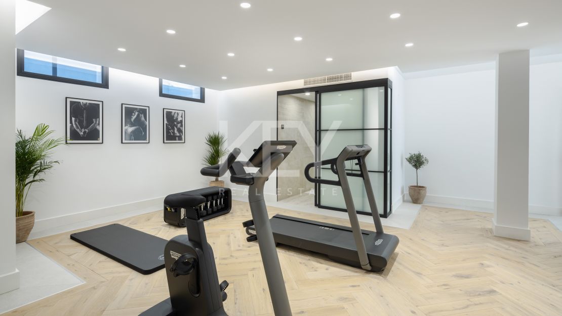 Вилла с панорамными видами и изысканным дизайном в Ла Кинта, Бенахавис