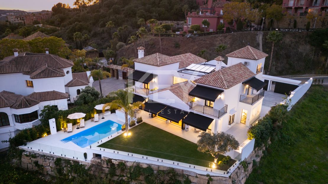 Вилла с панорамными видами и изысканным дизайном в Ла Кинта, Бенахавис
