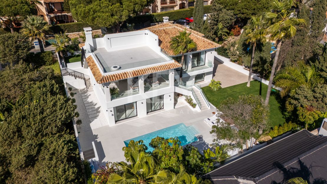 Villa llave en mano con piscina climatizada e interiores de diseño en Marbesa, Marbella Este