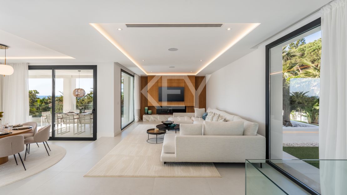 Villa llave en mano con piscina climatizada e interiores de diseño en Marbesa, Marbella Este