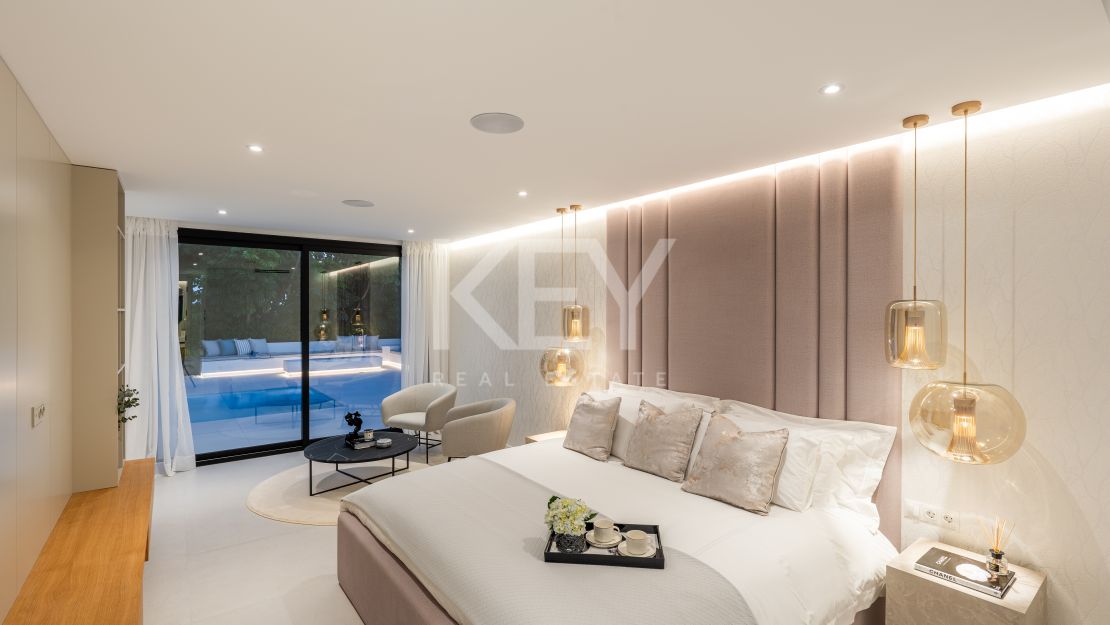 Villa llave en mano con piscina climatizada e interiores de diseño en Marbesa, Marbella Este