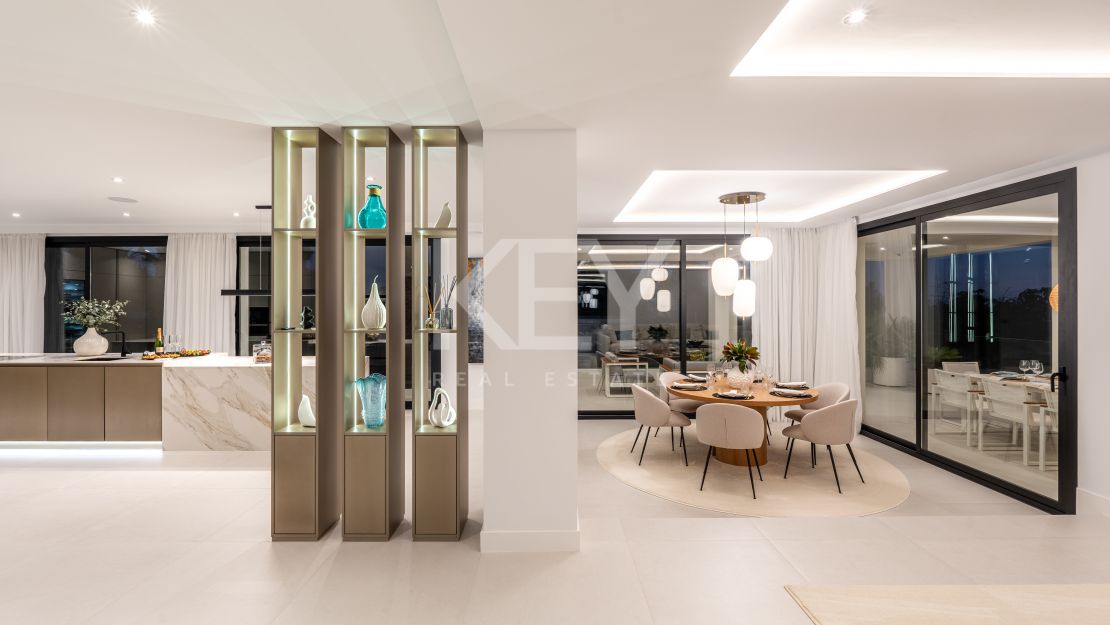 Villa llave en mano con piscina climatizada e interiores de diseño en Marbesa, Marbella Este