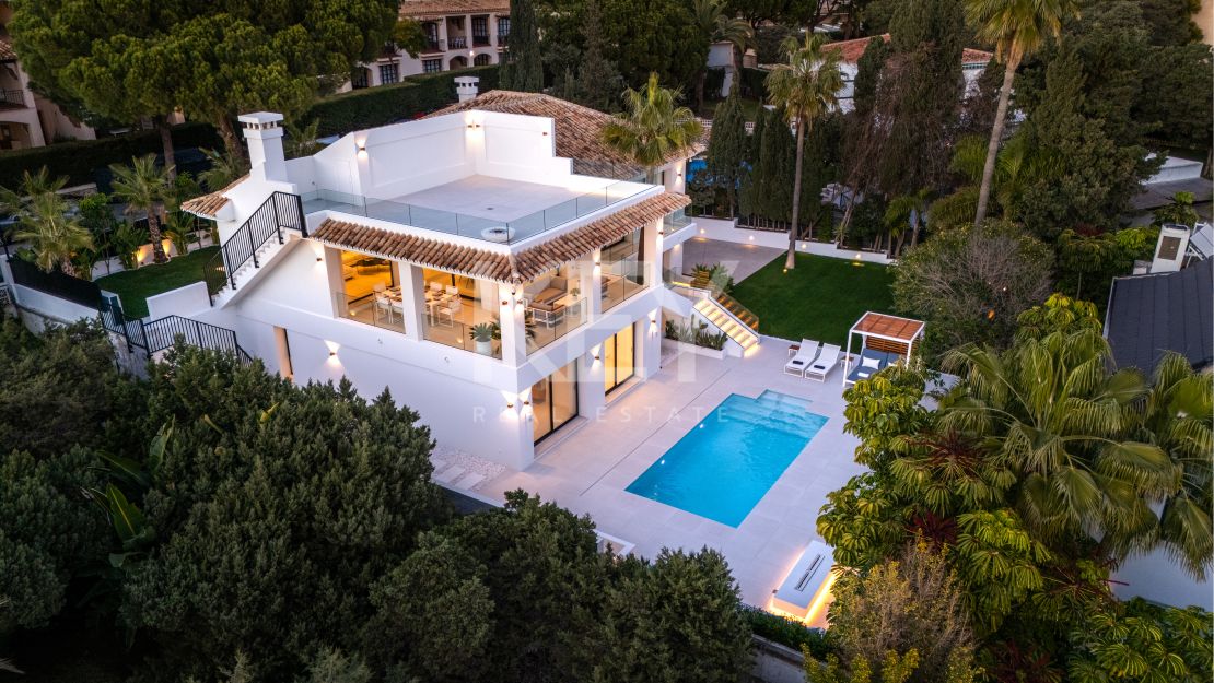 Villa llave en mano con piscina climatizada e interiores de diseño en Marbesa, Marbella Este