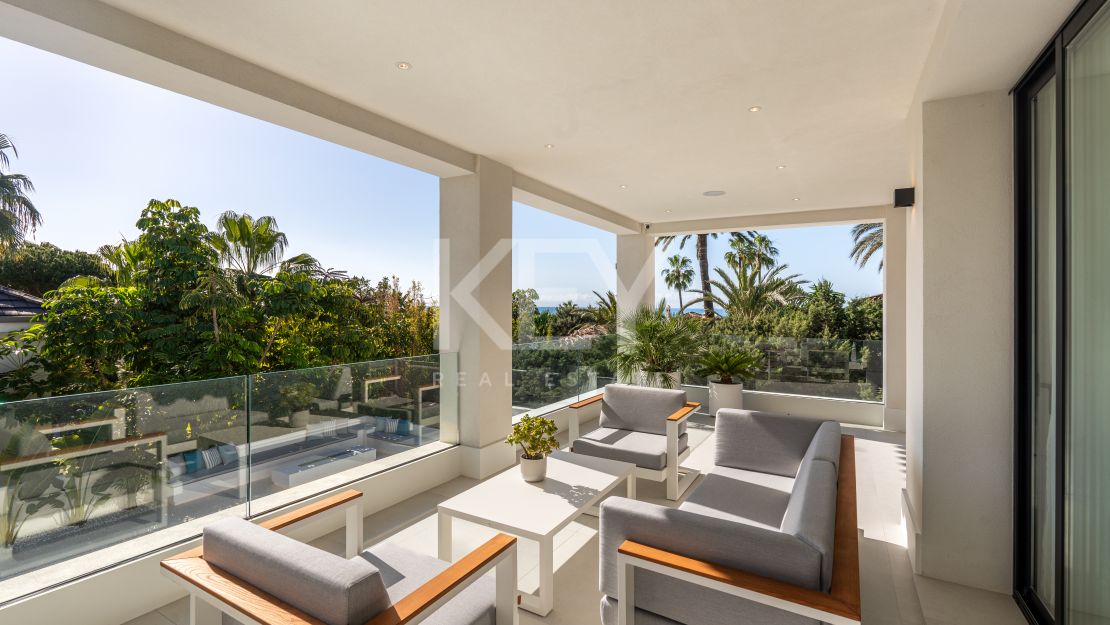 Villa llave en mano con piscina climatizada e interiores de diseño en Marbesa, Marbella Este