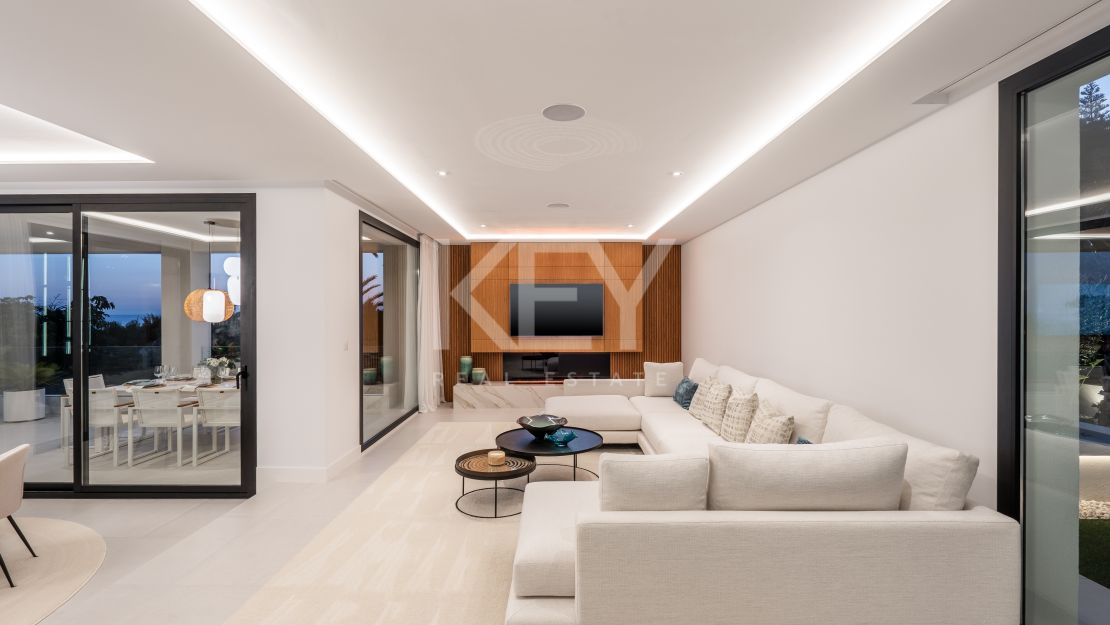 Villa llave en mano con piscina climatizada e interiores de diseño en Marbesa, Marbella Este