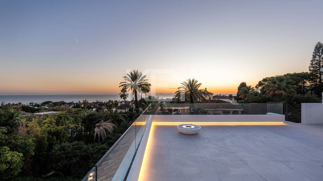 Villa llave en mano con piscina climatizada e interiores de diseño en Marbesa, Marbella Este