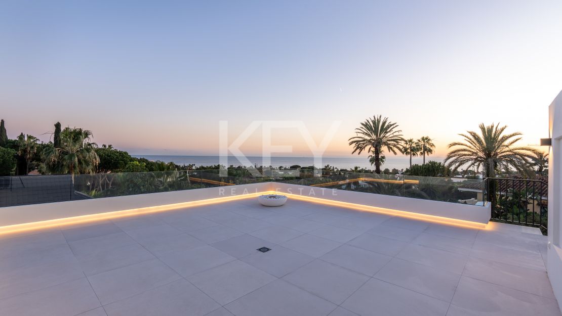 Villa llave en mano con piscina climatizada e interiores de diseño en Marbesa, Marbella Este