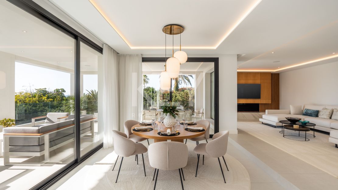 Villa llave en mano con piscina climatizada e interiores de diseño en Marbesa, Marbella Este
