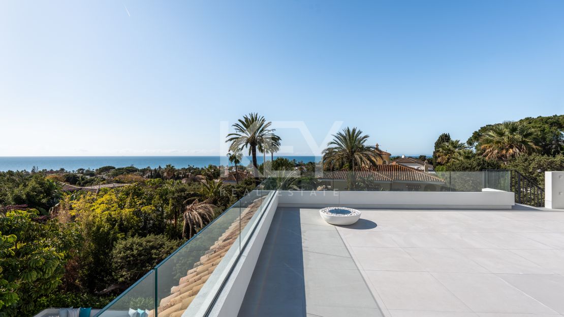 Villa llave en mano con piscina climatizada e interiores de diseño en Marbesa, Marbella Este