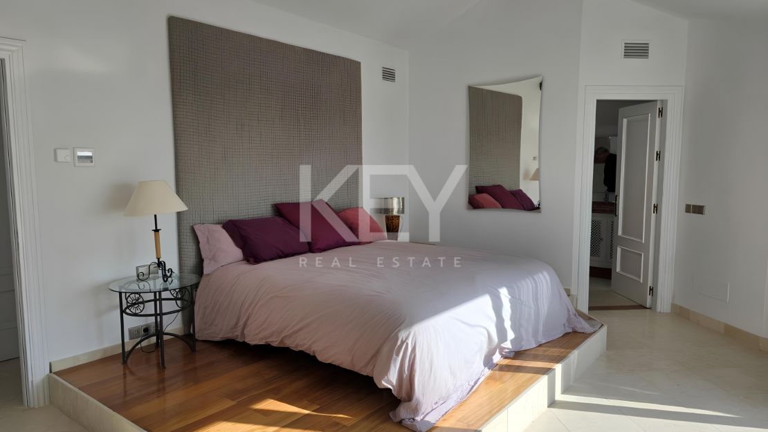 Villa excepcional con vistas panorámicas en Río Real, Marbella