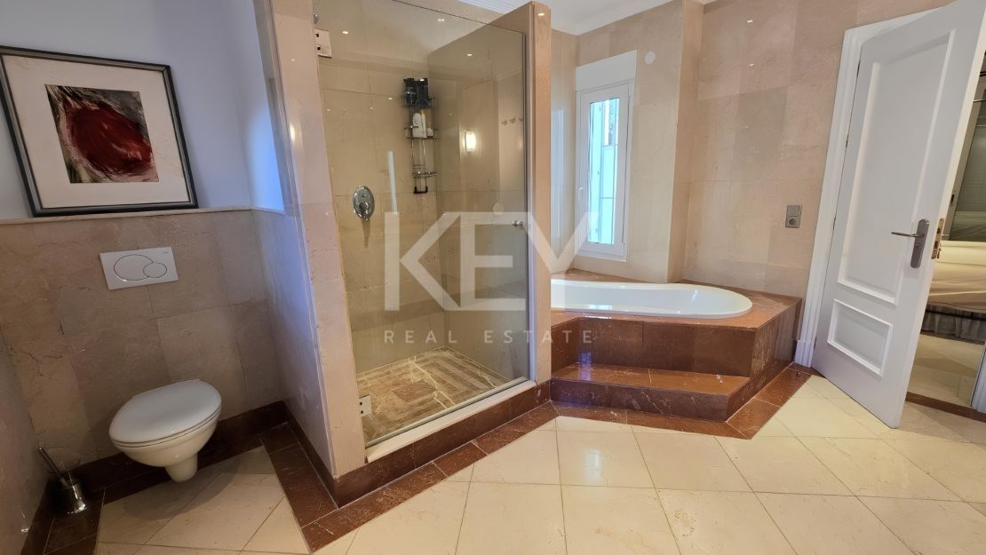 Villa excepcional con vistas panorámicas en Río Real, Marbella