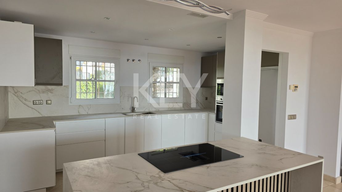 Villa excepcional con vistas panorámicas en Río Real, Marbella