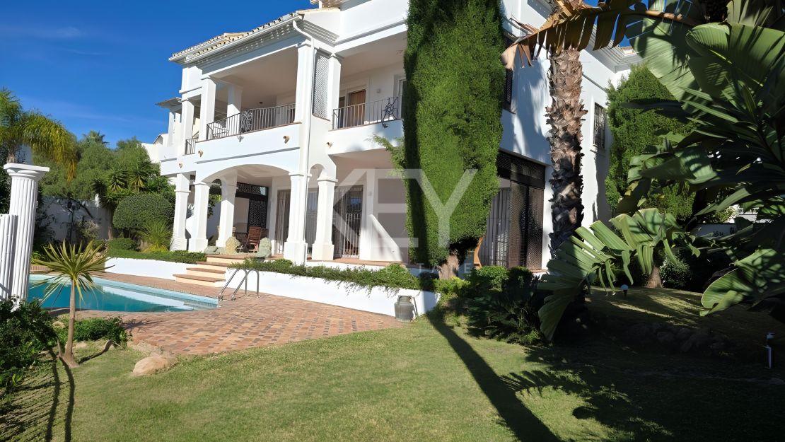 Villa excepcional con vistas panorámicas en Río Real, Marbella