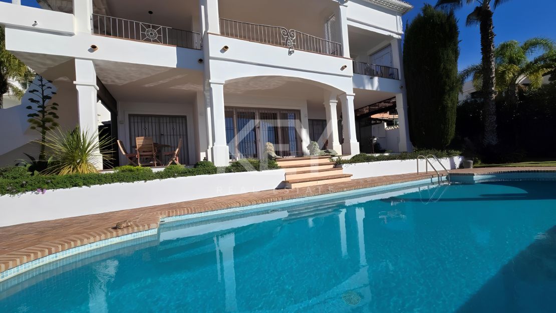 Villa excepcional con vistas panorámicas en Río Real, Marbella