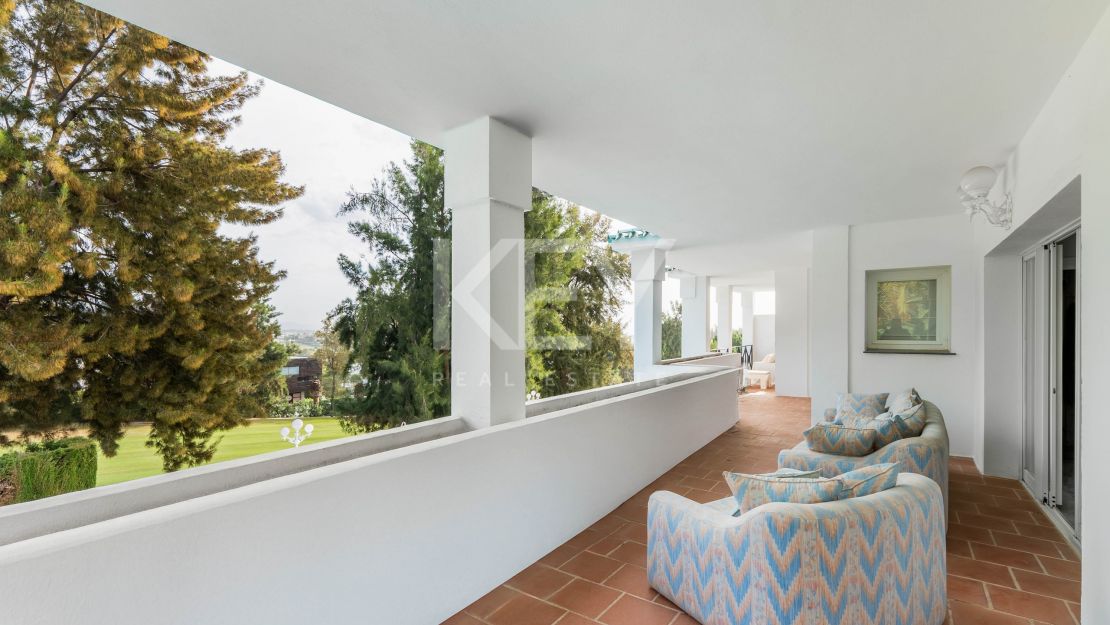 Элегантный двухквартирный дом с частным бассейном и возможностью расширения в Ла Кинта, Бенахавис