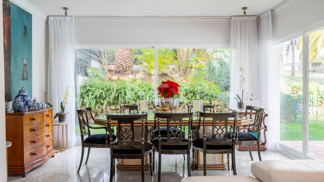 Элегантный двухквартирный дом с частным бассейном и возможностью расширения в Ла Кинта, Бенахавис