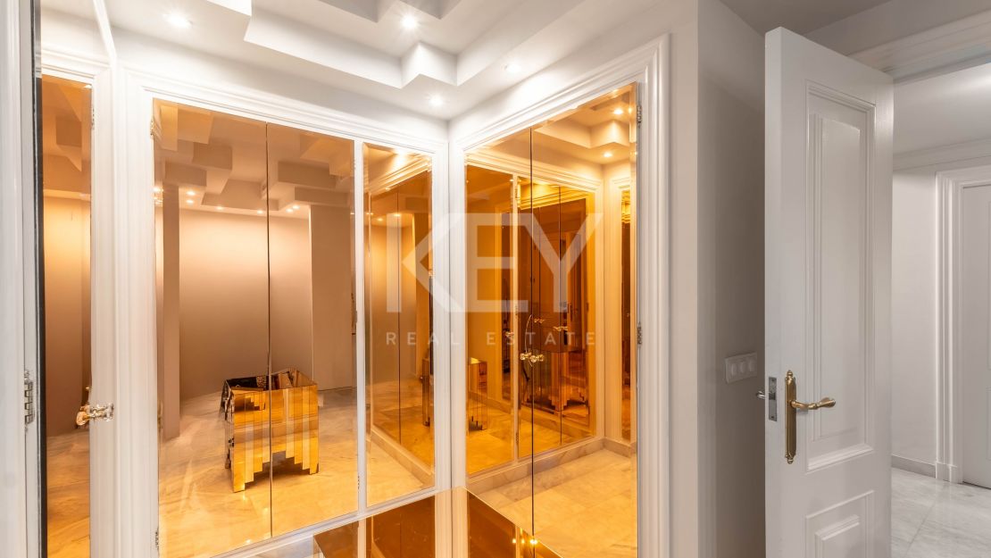 Элегантный двухквартирный дом с частным бассейном и возможностью расширения в Ла Кинта, Бенахавис