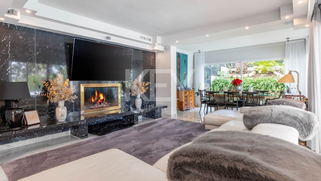 Элегантный двухквартирный дом с частным бассейном и возможностью расширения в Ла Кинта, Бенахавис