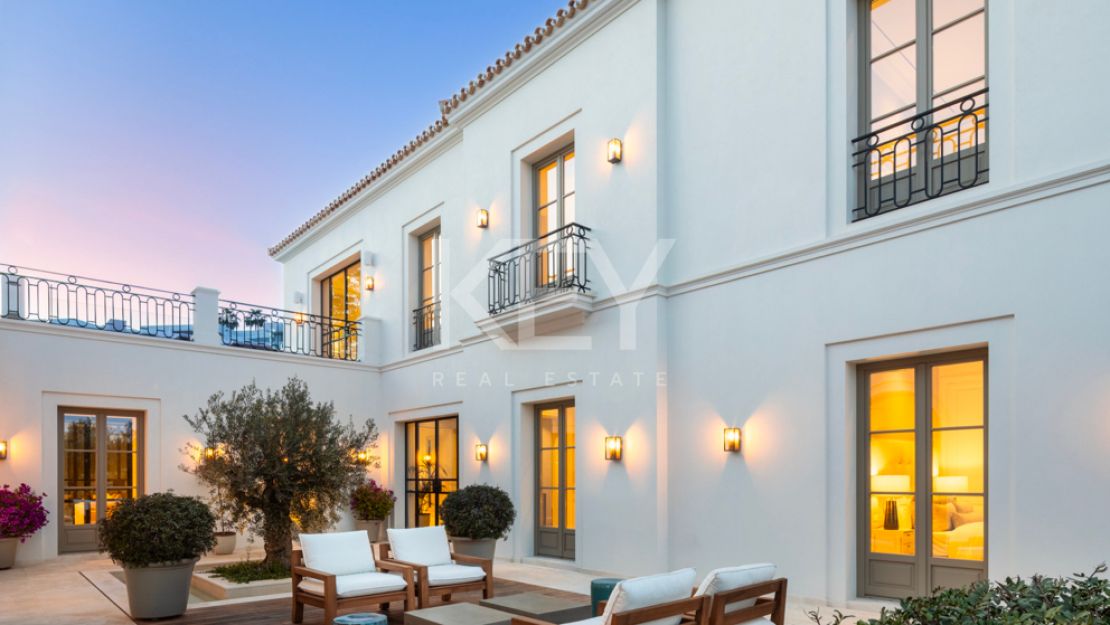 Villa moderna llave en mano con vistas panorámicas al mar y al golf en Valle Romano, Estepona