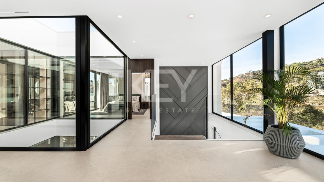 Sophisticated contemporary villa with panoramic views in El Madroñal, Benahavís