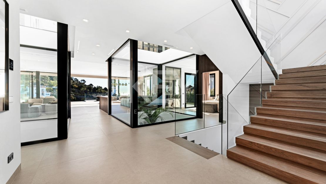 Sophisticated contemporary villa with panoramic views in El Madroñal, Benahavís