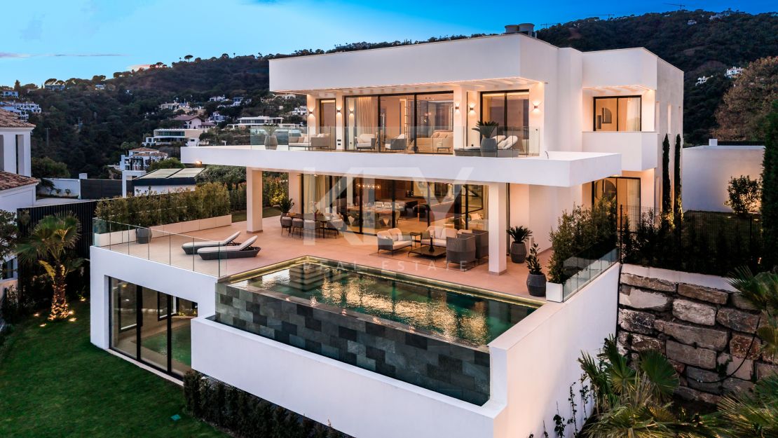 Sophisticated contemporary villa with panoramic views in El Madroñal, Benahavís
