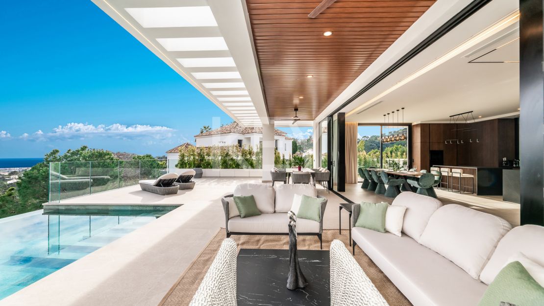 Sophisticated contemporary villa with panoramic views in El Madroñal, Benahavís