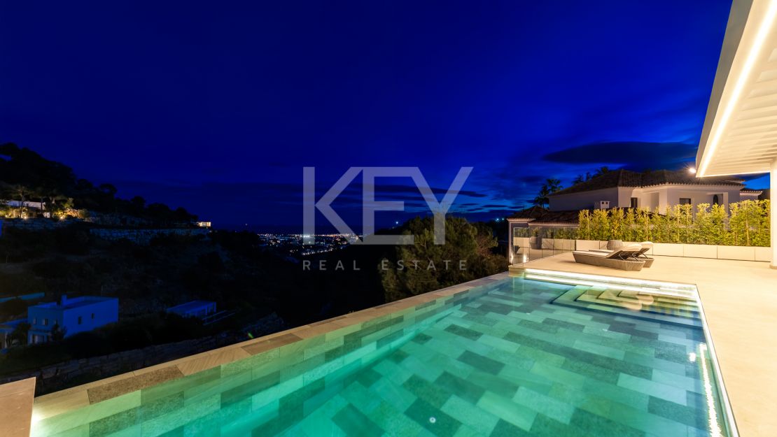 Sophisticated contemporary villa with panoramic views in El Madroñal, Benahavís