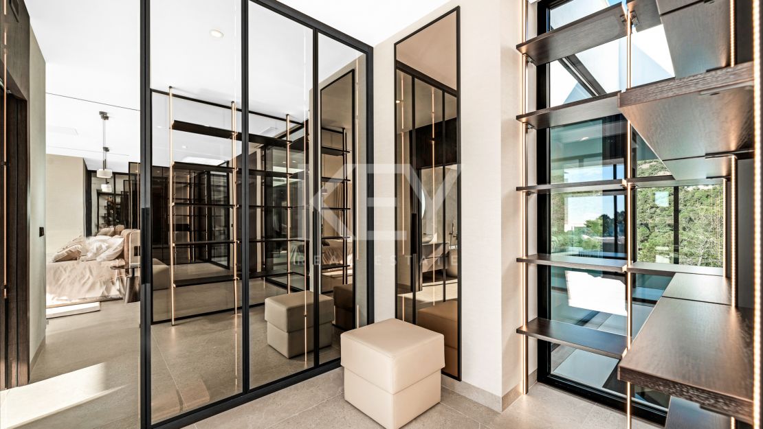 Sophisticated contemporary villa with panoramic views in El Madroñal, Benahavís