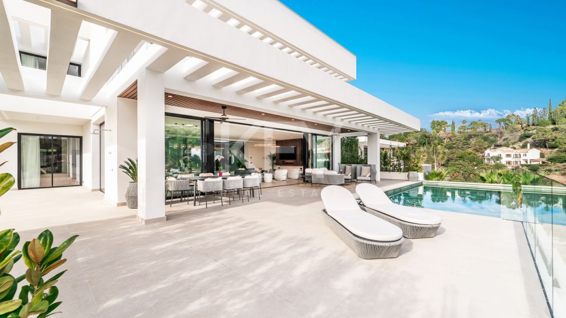 Современная изысканная вилла с панорамным видом в Эль-Мадроньяле, Бенахавис