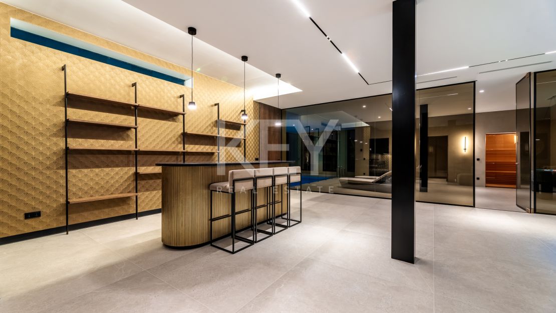 Современная изысканная вилла с панорамным видом в Эль-Мадроньяле, Бенахавис