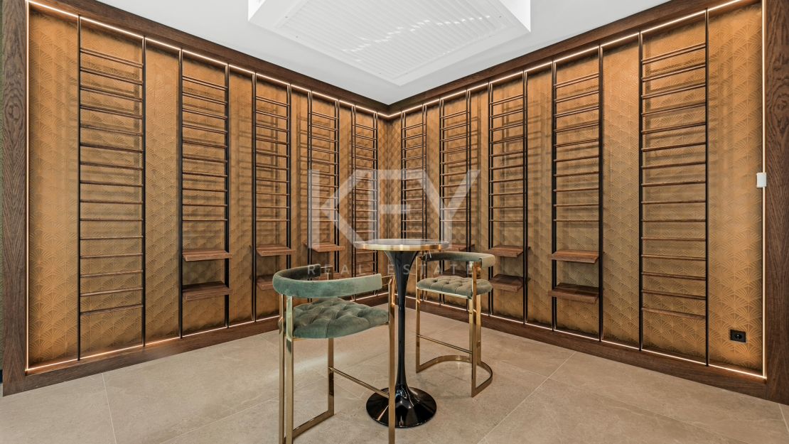 Современная изысканная вилла с панорамным видом в Эль-Мадроньяле, Бенахавис