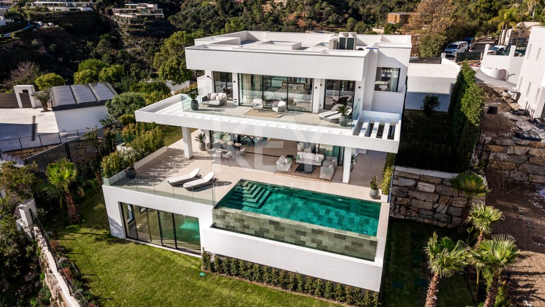 Sophisticated contemporary villa with panoramic views in El Madroñal, Benahavís