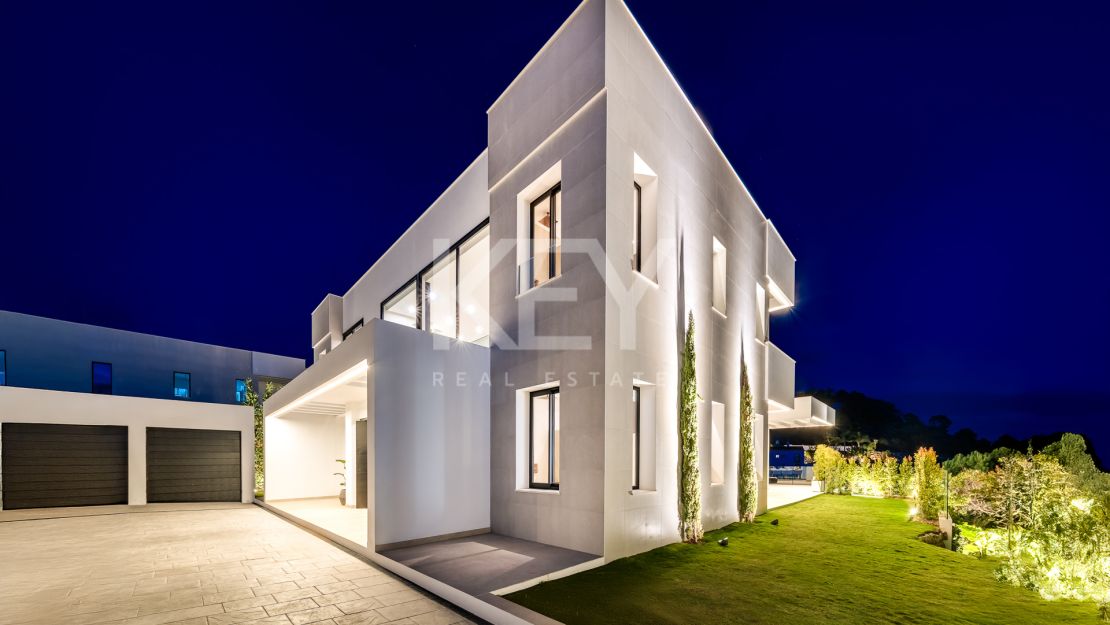 Ultra-modern villa with panoramic views in El Madroñal, Benahavís